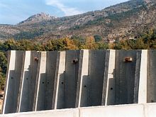 Reinforced concrete retaining wall BI-NERVADOmodularprefab
