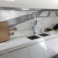 Single-bowl kitchen sink without drainboardmarbleovermount