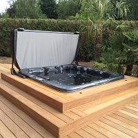 Built-in hot tub squaremultiplaceoutdoor