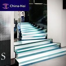 Half-turn staircase VISTA PROJECTglass stepmetal framecontemporary
