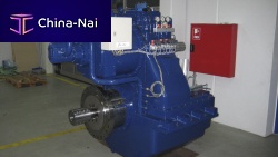 Ship reduction gearbox controllable-pitch propellerwith hydraulic clutch