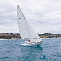 Double-handed sailing dinghy FJrecreationalsingle-trapezesymmetric spinnaker