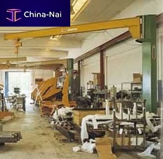 Pillar jib crane lifting