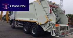 Rear-loader waste collection vehicle