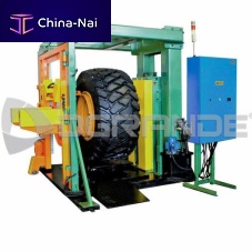 Automatic assembly machine for tires