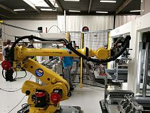 Leak testing machine roboticenginefor the automotive industry