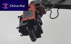 Vibratory pile driver