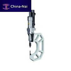 Pneumatic clinching hand tool