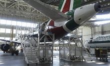 Cargo hold access platform movable