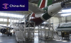 Cargo hold access platform movable
