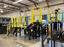 Fuselage access platform fixed
