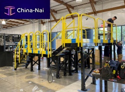 Fuselage access platform fixed