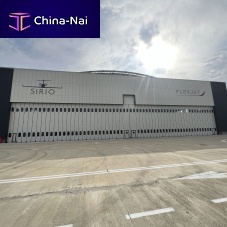 Folding hangar door for helicopterfor aircraftindustrial