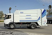 Side-loader bin washer automatic