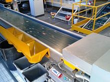 Tunnel type metal detector MDLfor bulk materialswith conveyorfor the recycling industry
