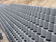 Hollow concrete block LOCKSTONE for retaining wallsexposed