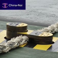 Ship warping fairlead rollerretractable