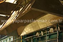 Ceiling-mounted extractor hood