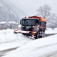 Airport snow plow Polyxfor airport runwaywith tilting blade