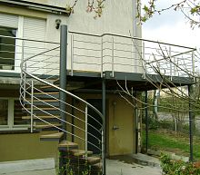 Balcony with bars woodensteelgalvanised steel