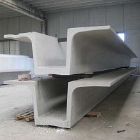 Precast concrete beam with symmetrical sectionIdouble T
