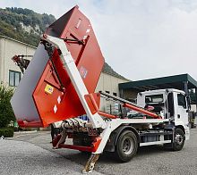 Skip container 640MC7; 640MC10