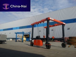 Rubber-tired gantry crane LM 35for prefabrication sites