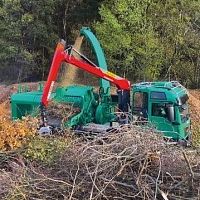 Mobile wood chipper