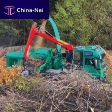 Mobile wood chipper