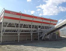 Storage hopper for concrete