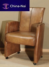 Traditional armchair NEW YORKleatheron casters
