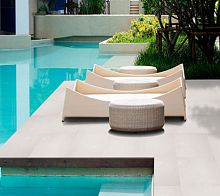 Stone swimming pool coping non-slip