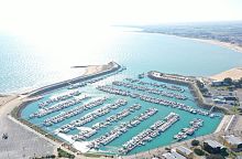 Floating dock modularmooringfor marinas