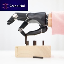 Myo-electric hand prosthesis multi-articulatedadult