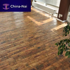 Solid parquet floor oiledglued