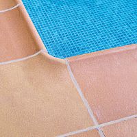 Porcelain stoneware swimming pool coping non-slipcorner