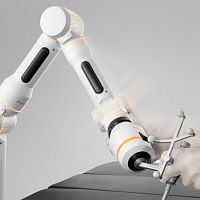 Instrument holding surgical robot Cirqminimally invasive surgeryneurosurgeryorthopedic surgery