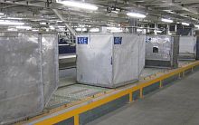 Self-propelled baggage belt loader for airport