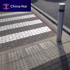 Slot drainage channel SAFETICURBconcretemetal gratefor parking lot