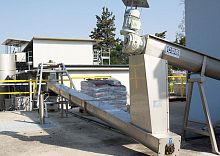 Screw conveyor transportfor slurries