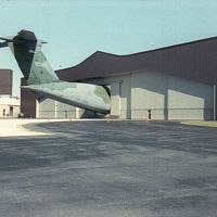Sliding hangar door