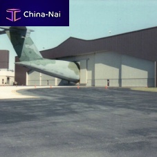 Sliding hangar door