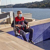 Fixed pool lift mobilefor people with reduced mobility