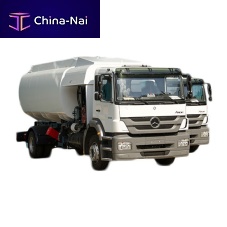 Self-propelled refueller for airport