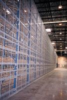 Fall-arrest grate for pallet rackswith frame