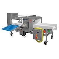 Metal detector with conveyor for the food industry