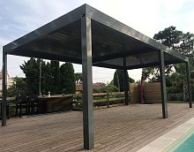 Self-supporting pergola wall-mountedaluminumwith mobile slats